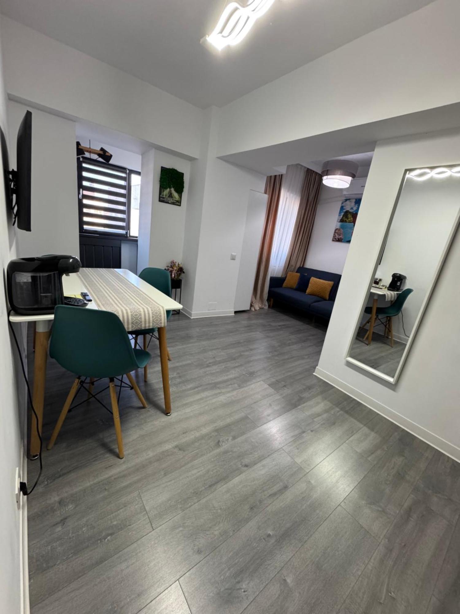 Central Apartment Targu Jiu Exterior photo
